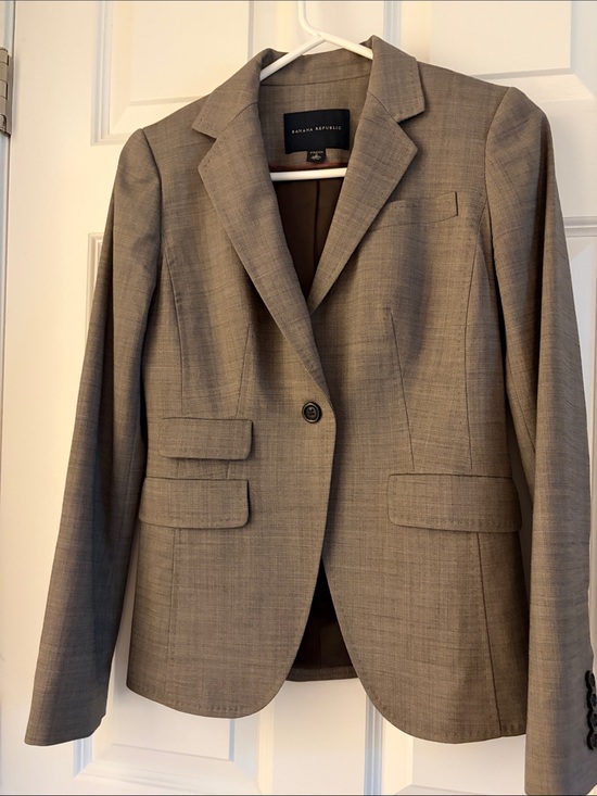 Banana Republic Jackets & Blazers - NWOT- Banana Republic Women's Gray-Brown Tailored Blazer